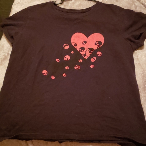 Skull and Heart graphic tee - Picture 2 of 3